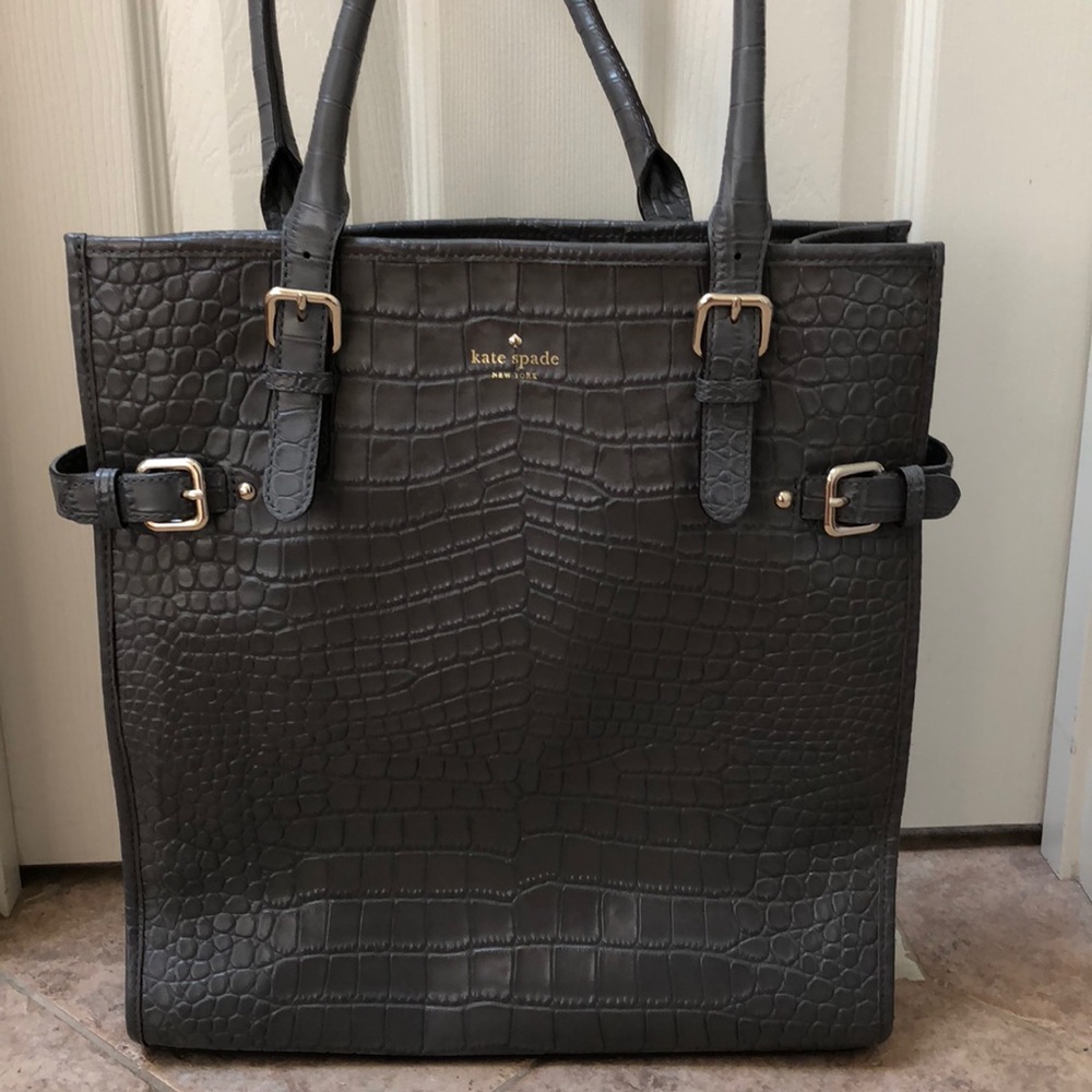 Very good condition. Great for travel!